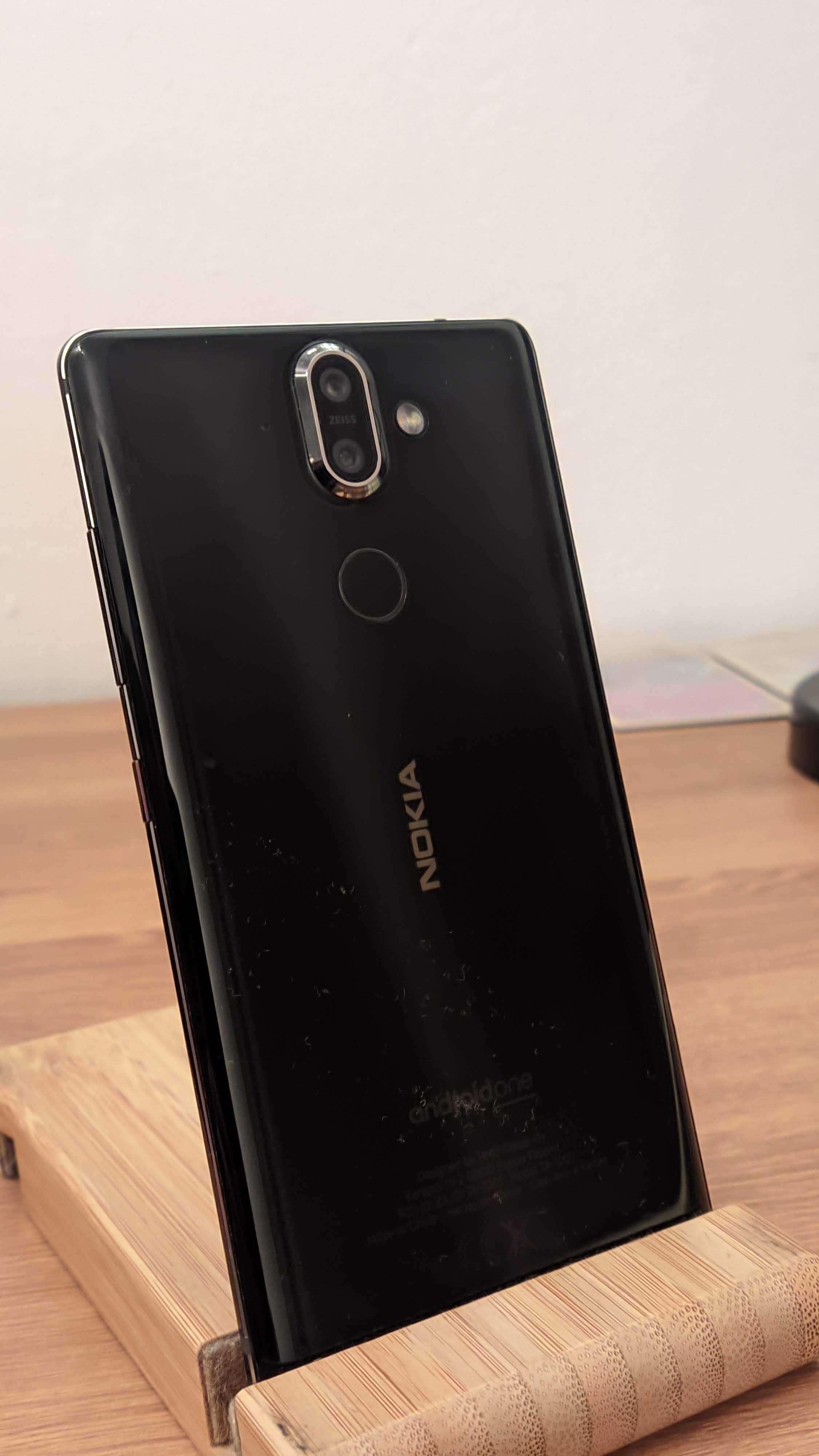 Nokia 8 Sirocco com ecrã partido + capa