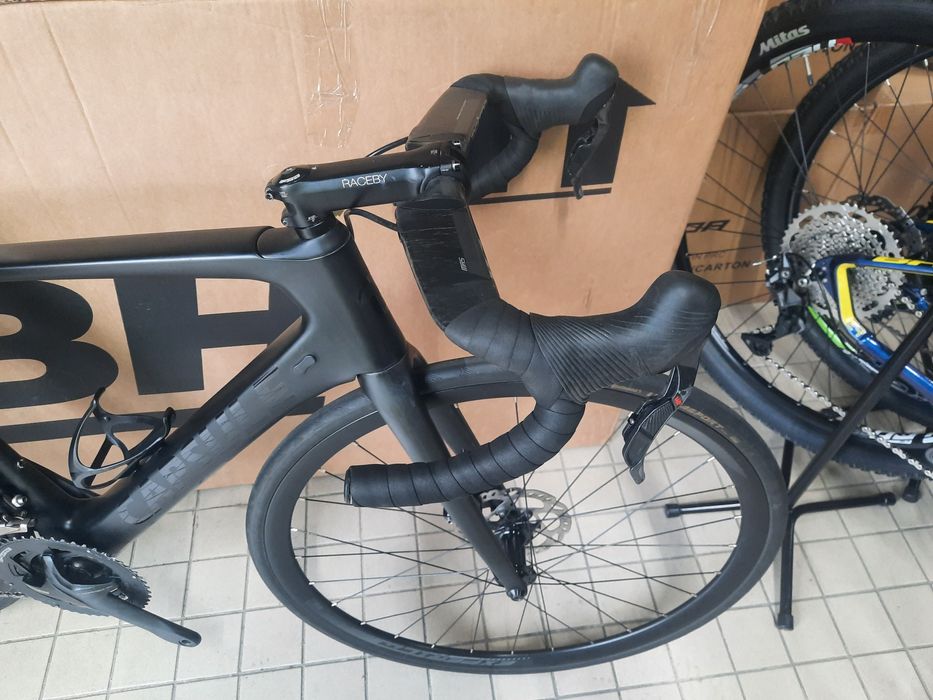 Bicicleta de disco carbono grupo eletrico