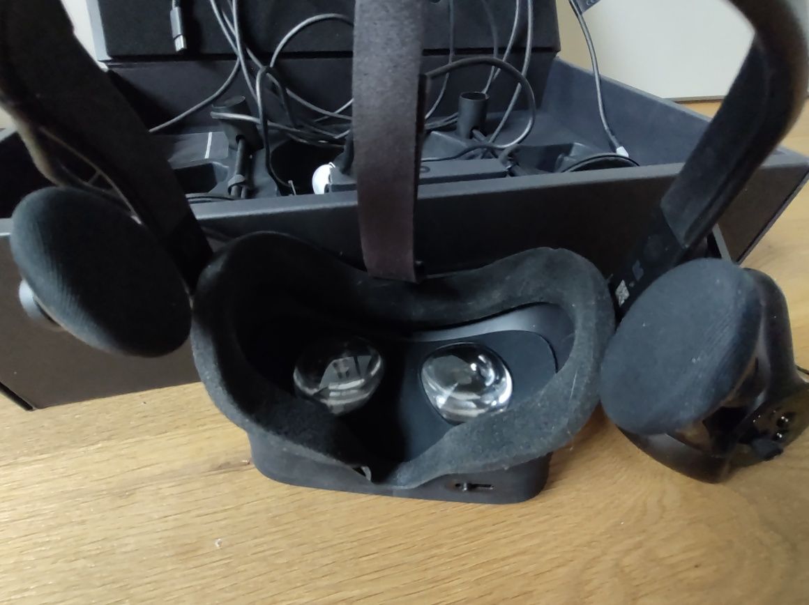 VR Oculus Rift Bundle Headset + Touch motion controller JAK NOWY