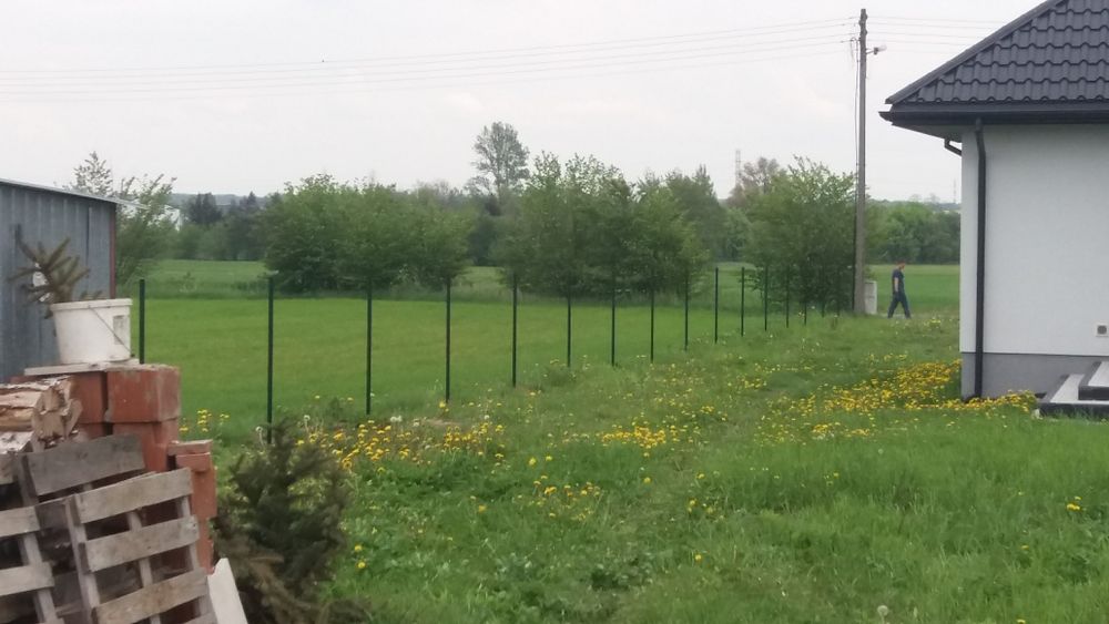 Ogrodzenie z siatki siatka ogrodzeniowa
