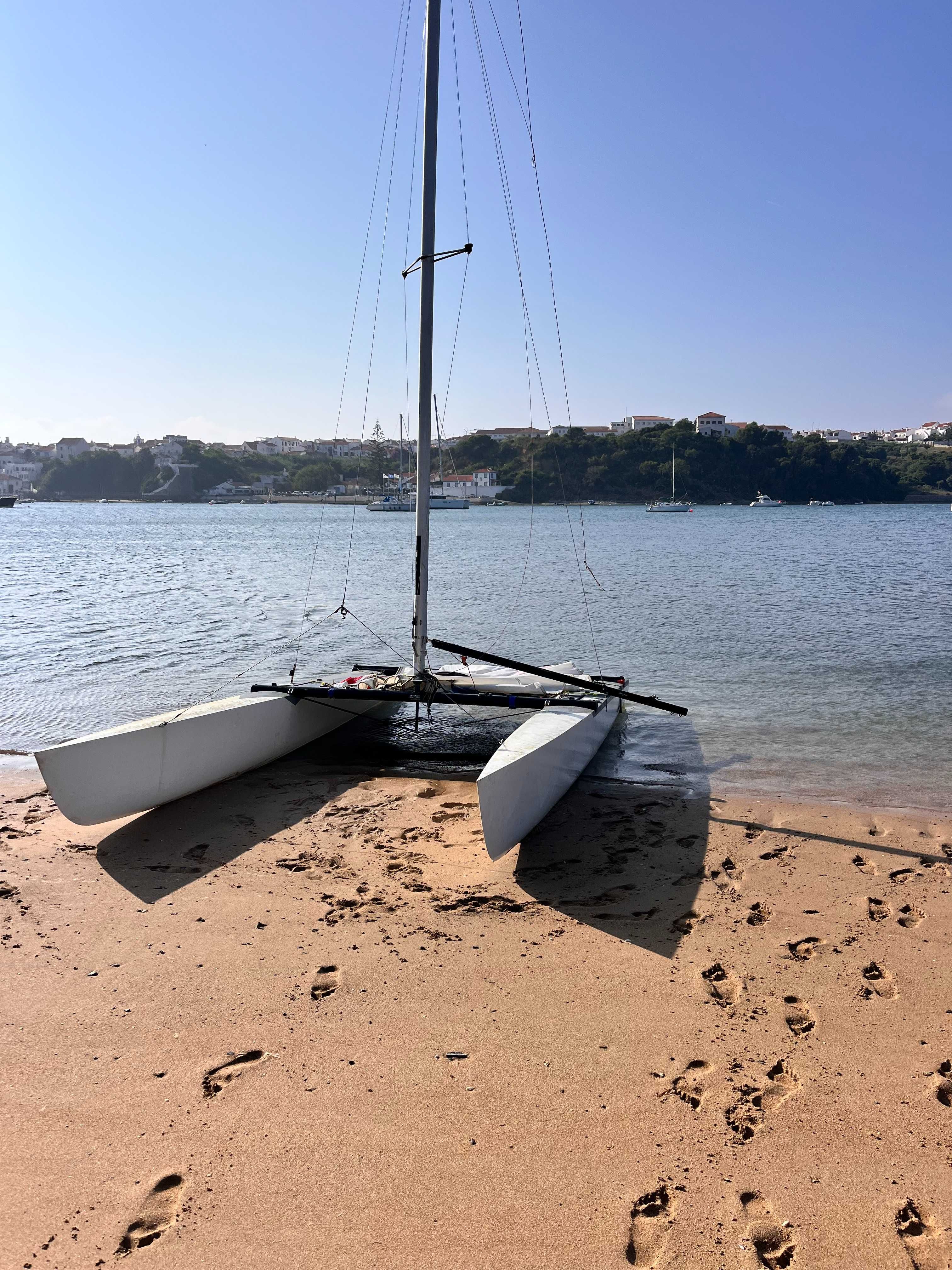 Tornado Catamarã Clássico à venda – com atrelado alemão top!