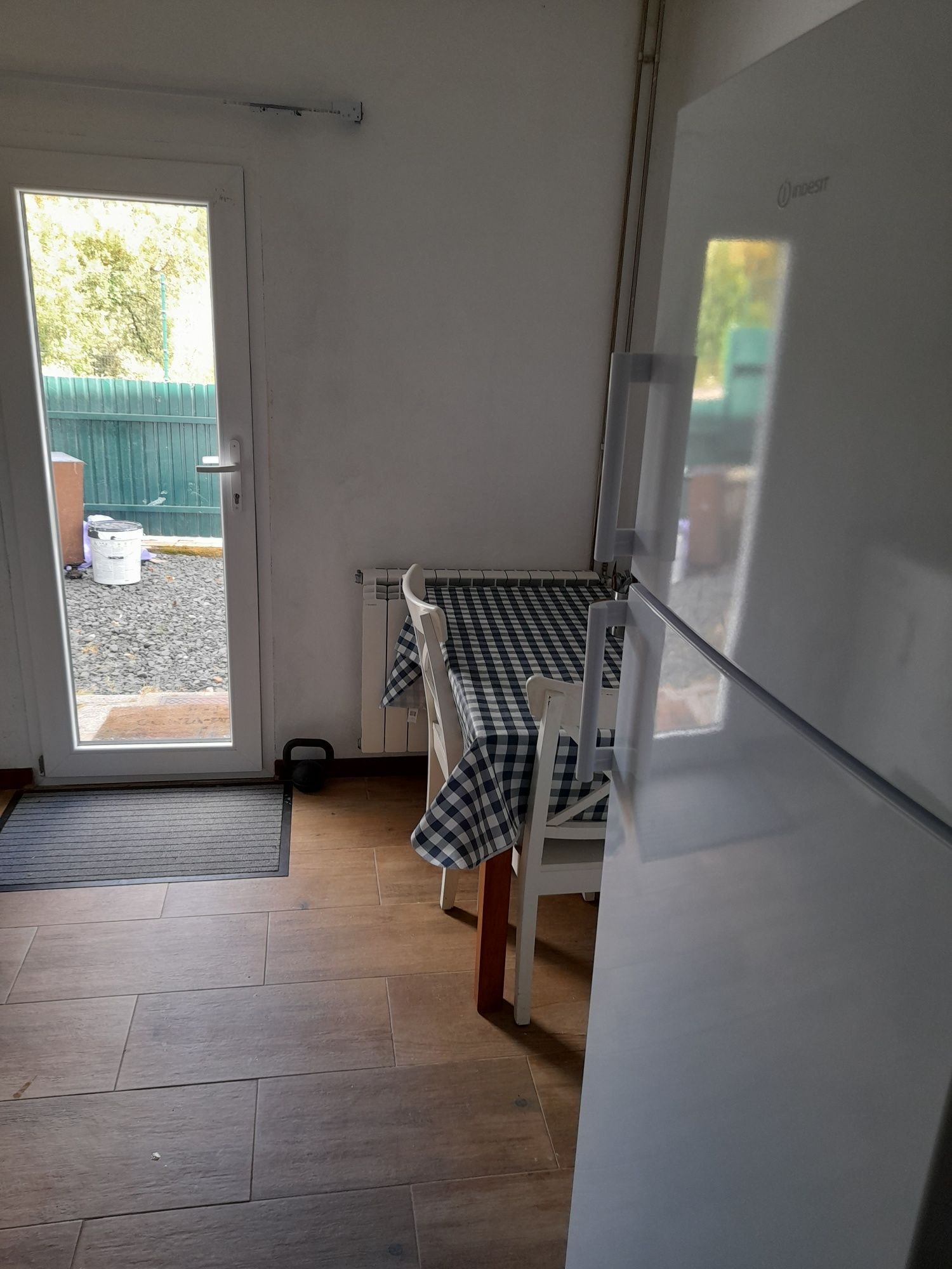 1 quarto partilhado  para menina  com cozinha 250€