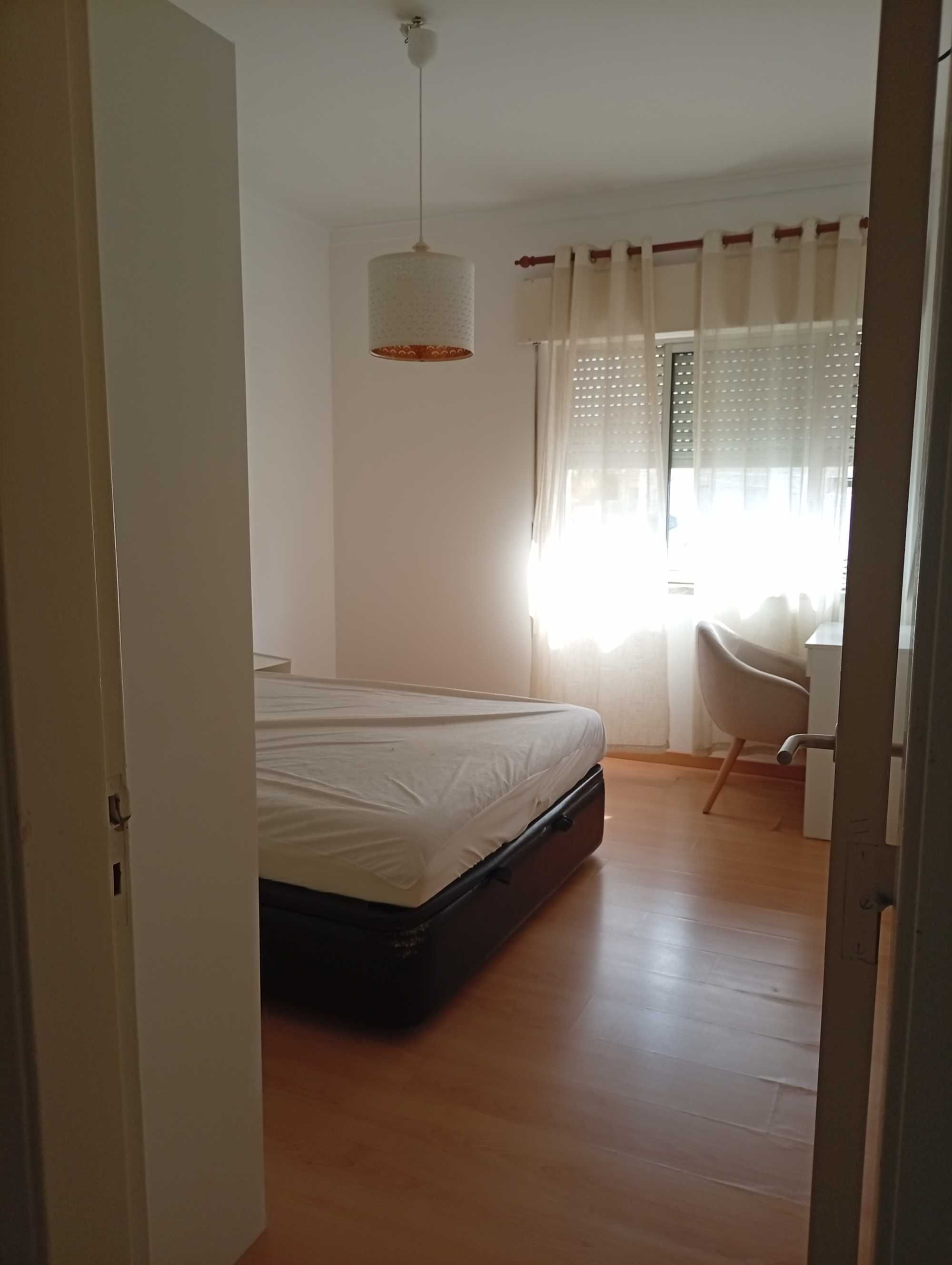 Apartamento T1 em zona Central dos Foros de Amora #