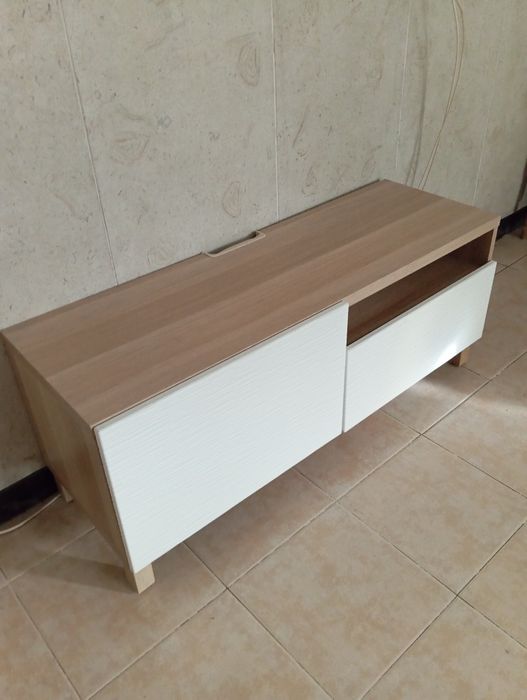 Móvel de TV como novo + oferta de parteleiras "novas"