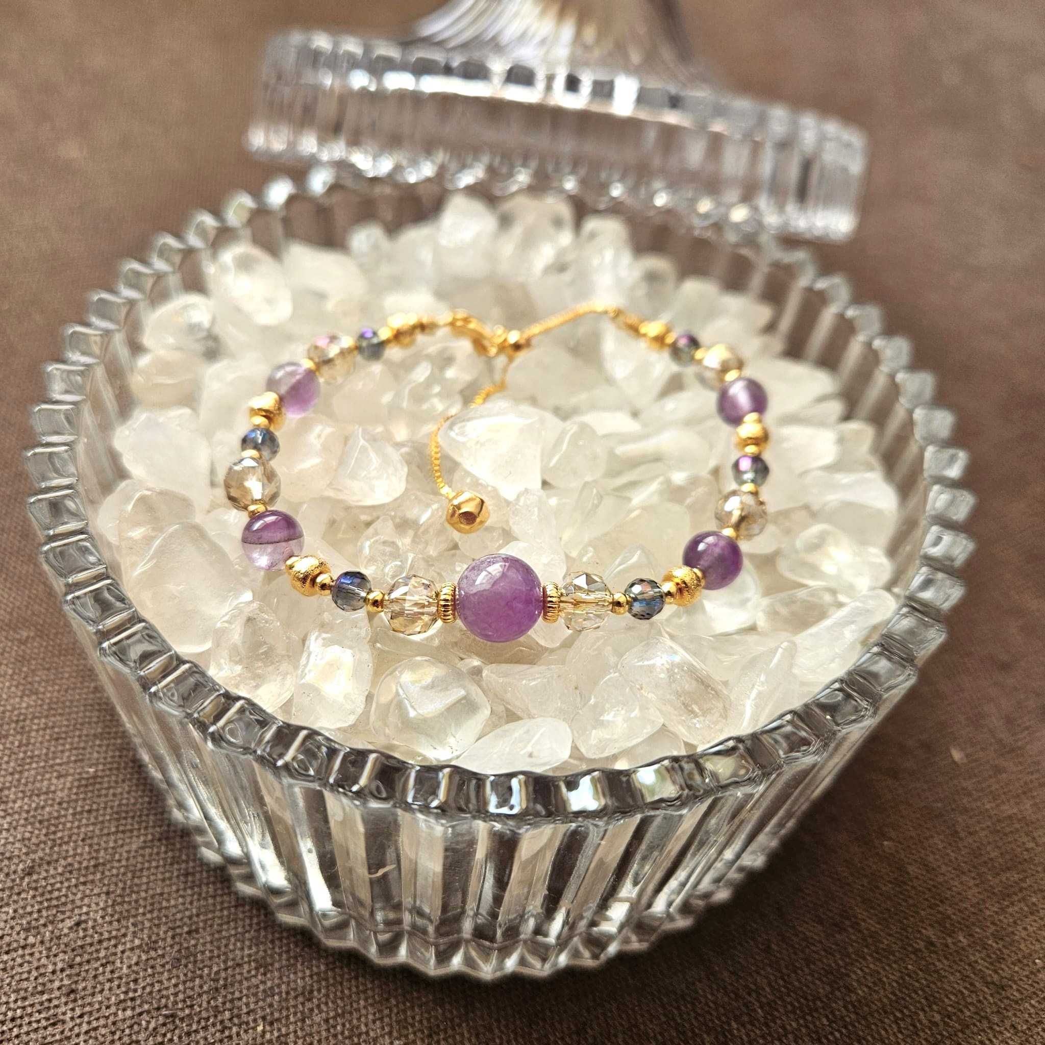 Pulseira de ametista natural e grãos de cristal austríaco