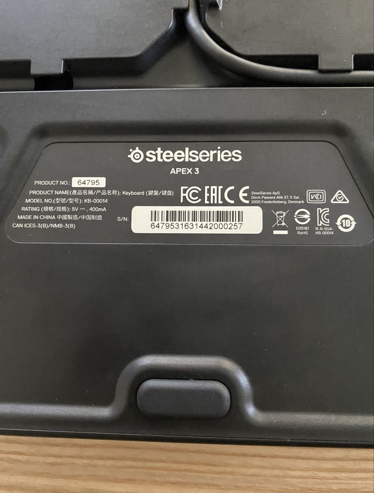 Klawiatura Steelseries APEX 3 RGB przewodowa. Podkładka pod nadgarstki