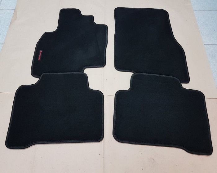 Mitsubishi Grandis - Tapetes