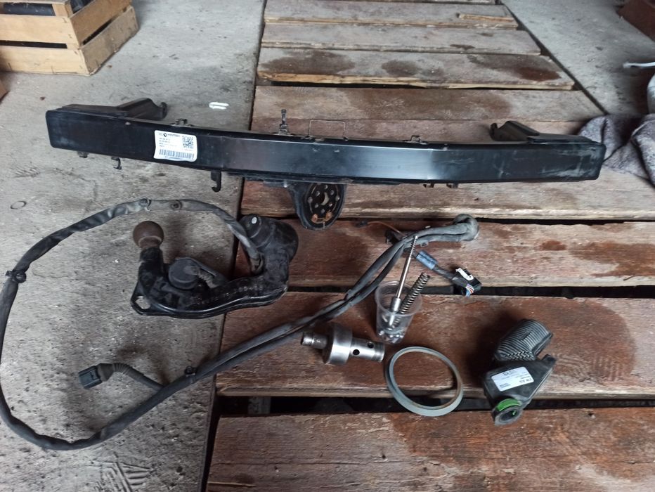 Hak elektryczny Audi A4B9