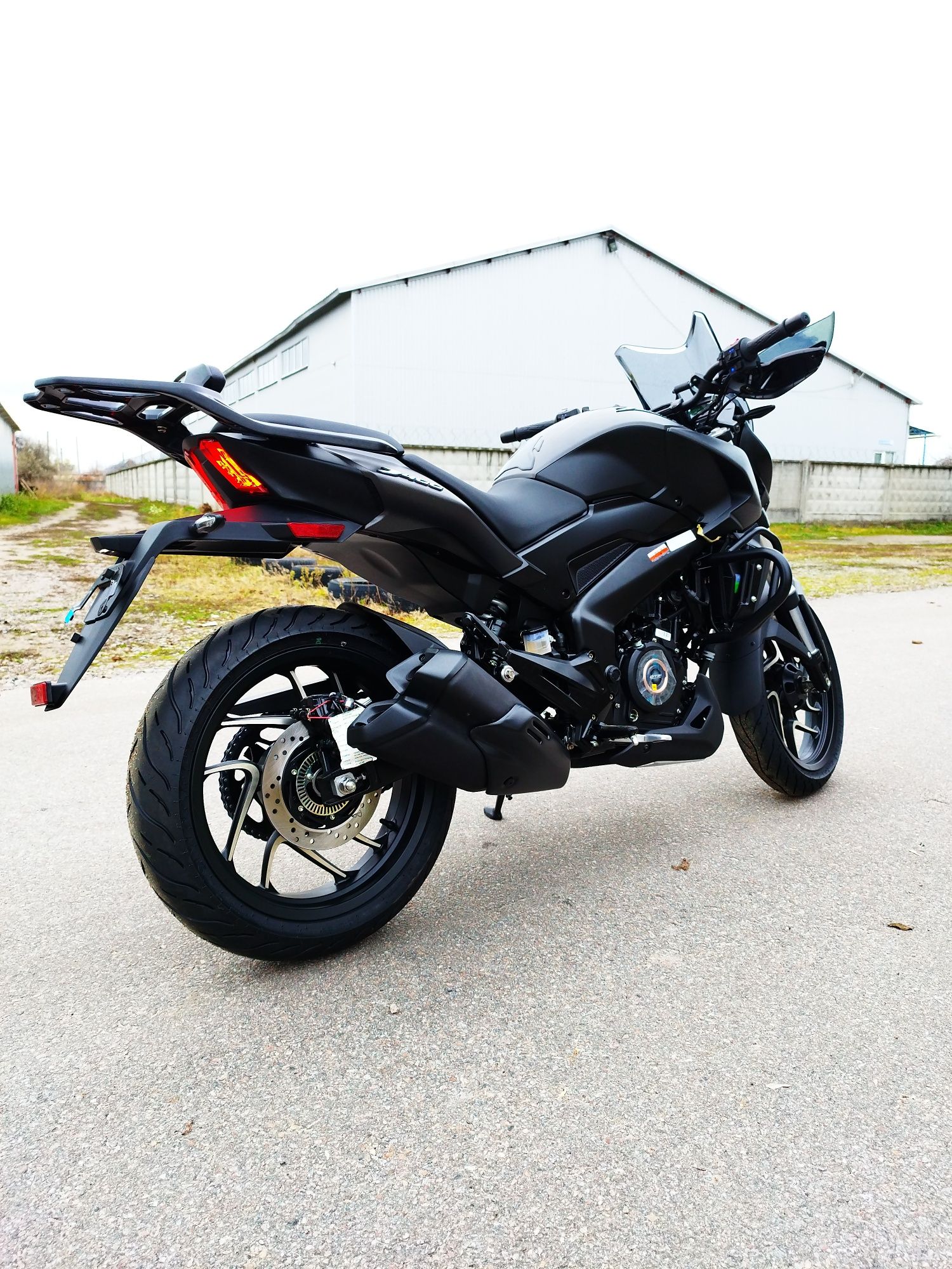 Мотоцикл Bajaj Dominar 400