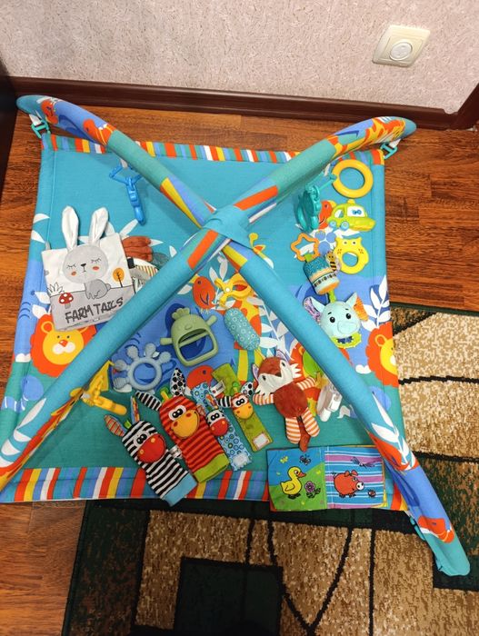 Лот іграшок для немовлят,розвиваючий килимок,мобіль на ліжечко та візо