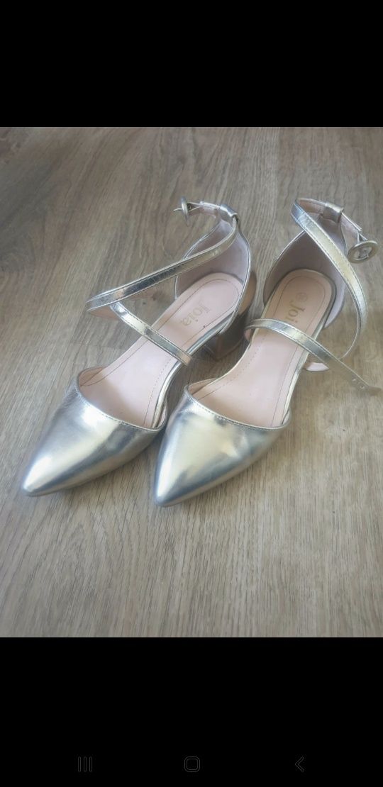 Buty ślubne na obcasie