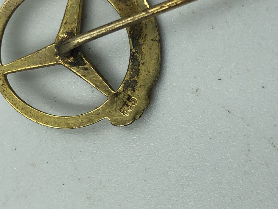 Srebrna przypinka Mercedes benz na 500 000 km