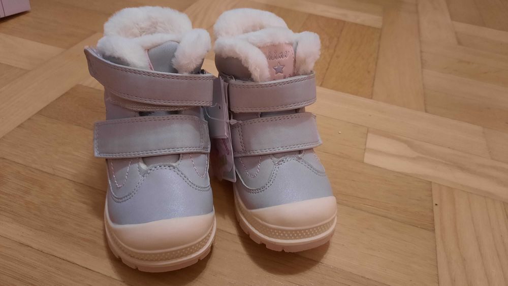 Nowe buty zimowe 22