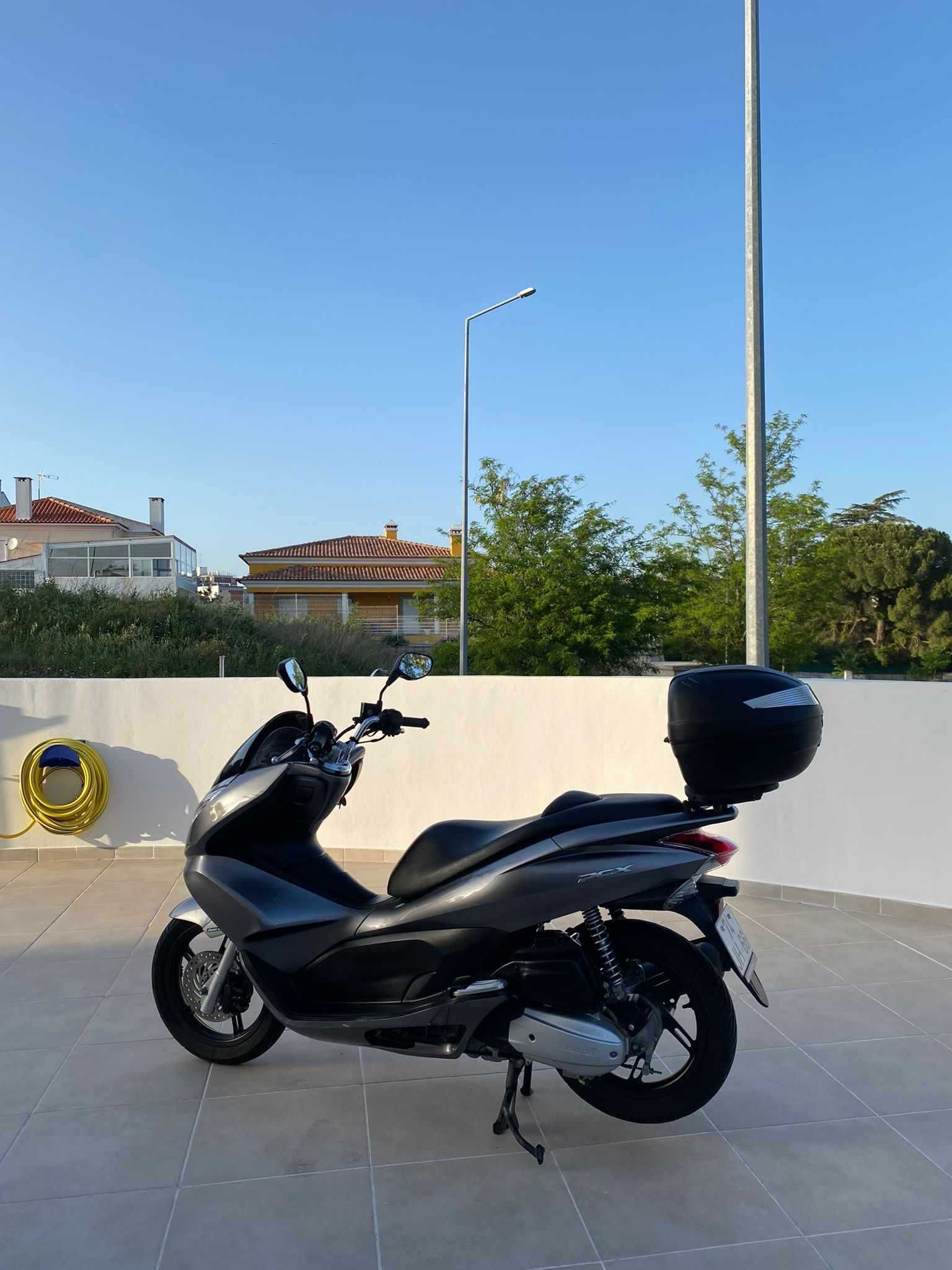 Honda PCX 125 impecável com apenas 12575 kms