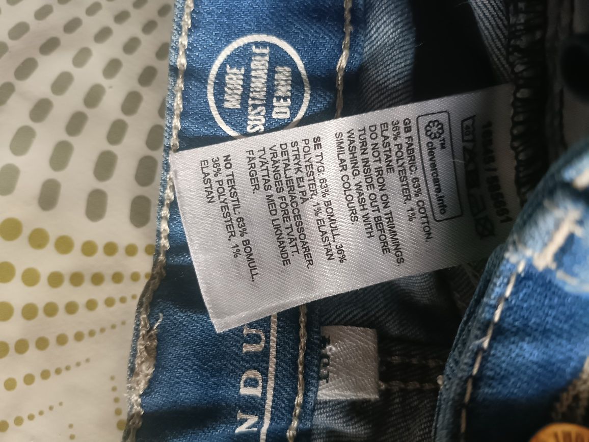 Szorty jeans dziewczęce rozmiar 134. KappAhl