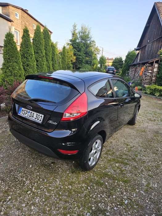 Ford fiesta mk7  1,25  czarny metalik ,klima , elektryka