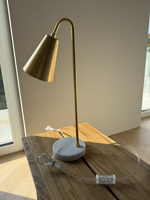 Lampa stołowa z marmurową podstawą Zara Home