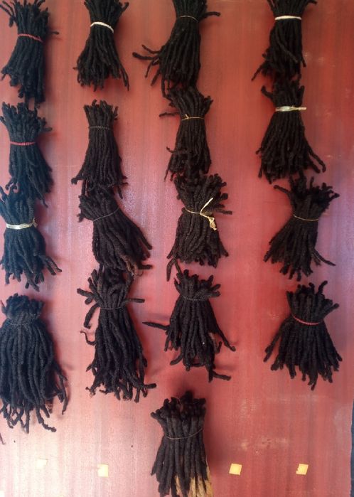 Vendas de Rastas feito de cabelo humano , temos rastas finas e grossas