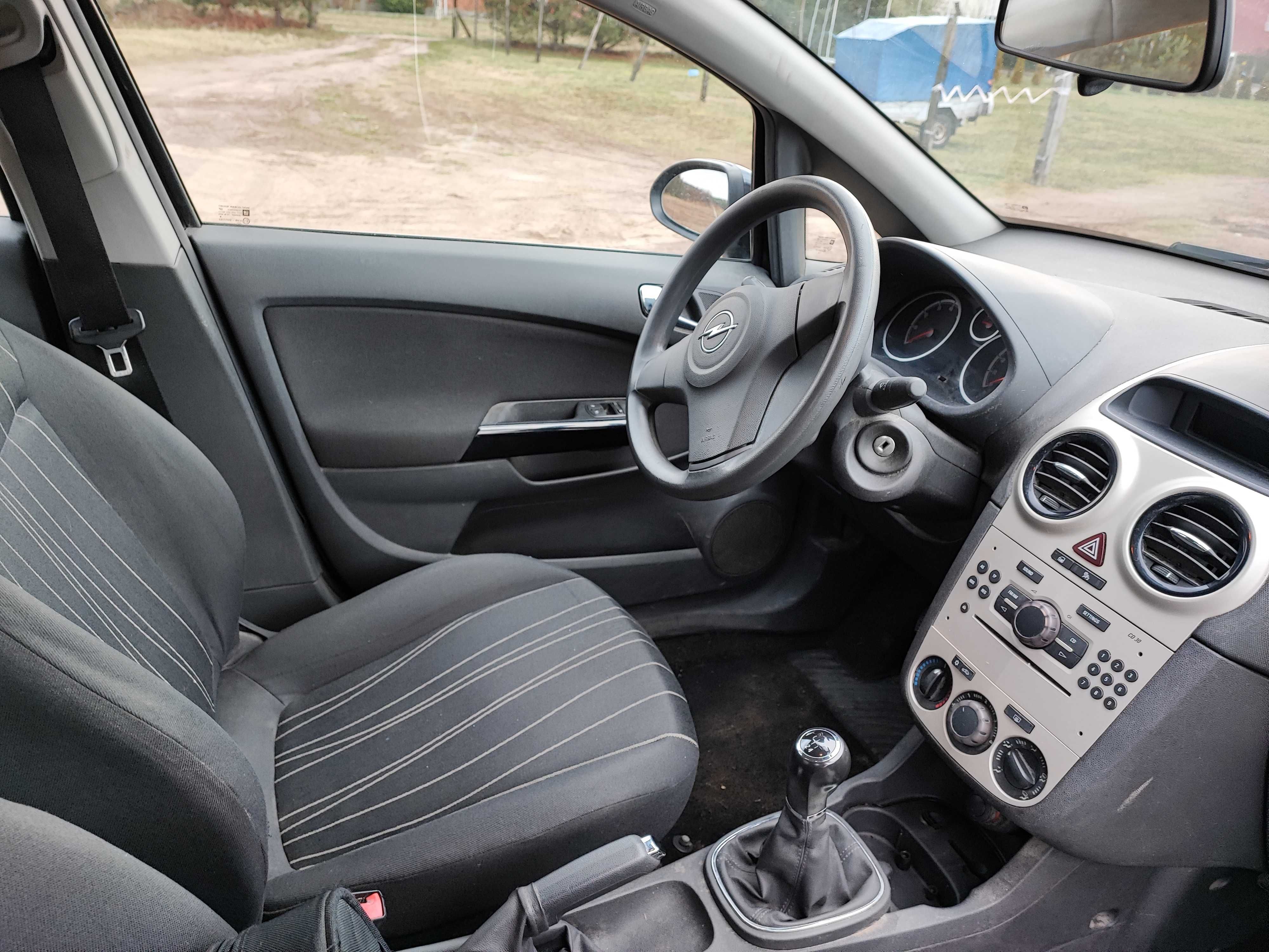 Opel corsa, przebieg 160 ksiazka, klima, kat, opony 90%,