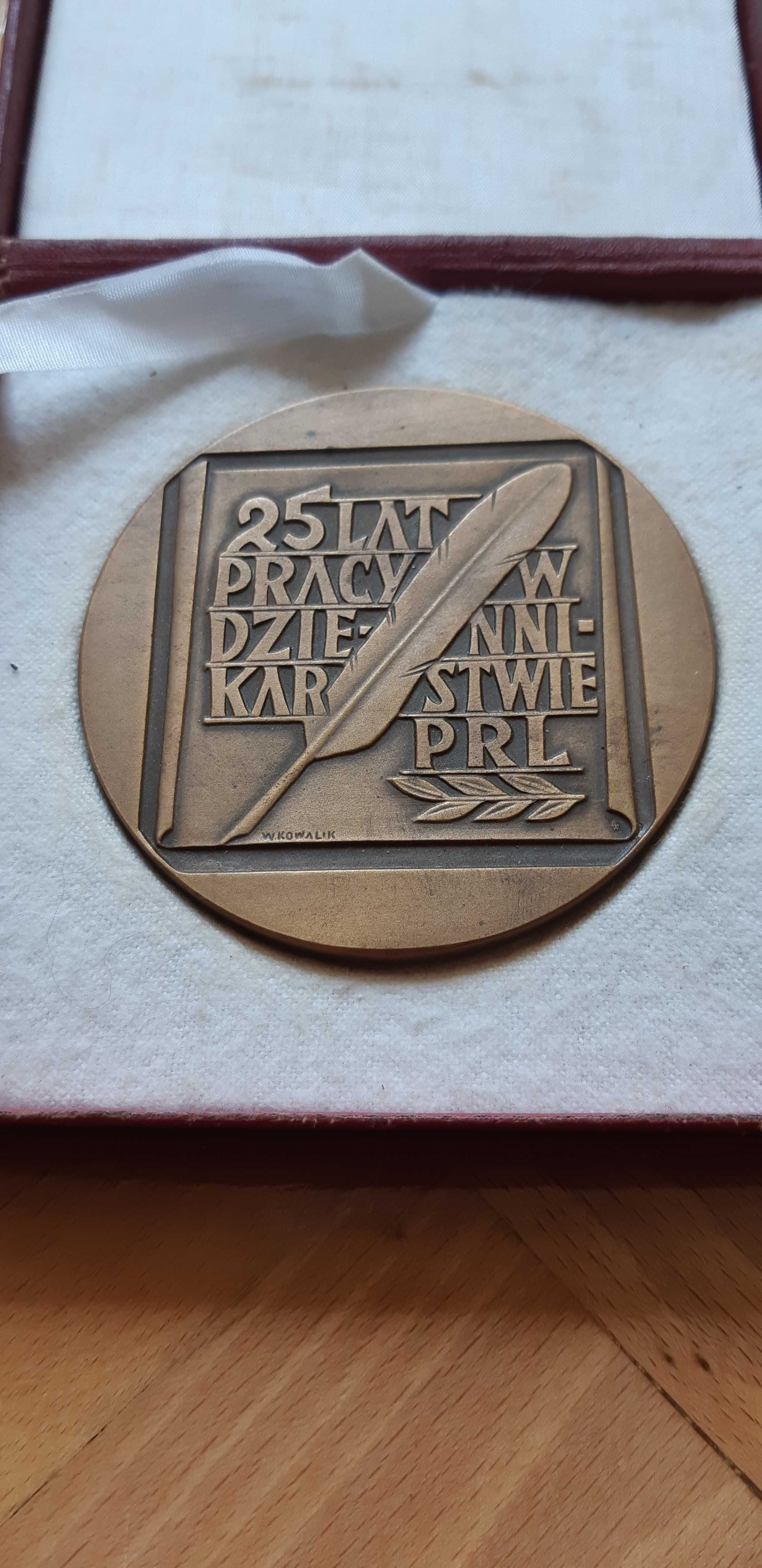 medal 25 lat pracy w dziennikarstwie PRL - średnica 7 cm w pudełku