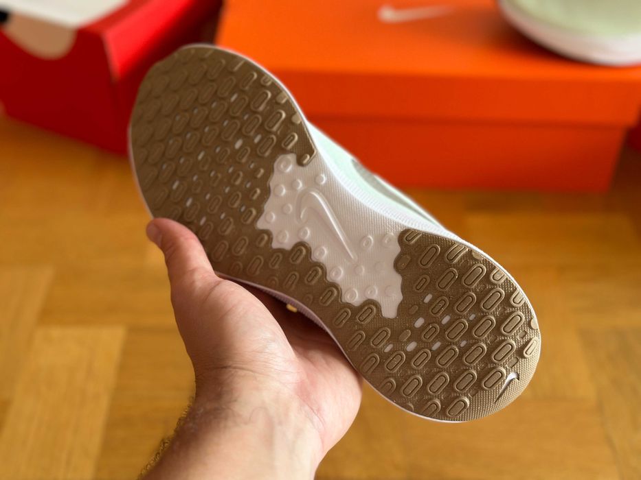 Кросівки Nike Revolution 7	кроссовки FB2208-303