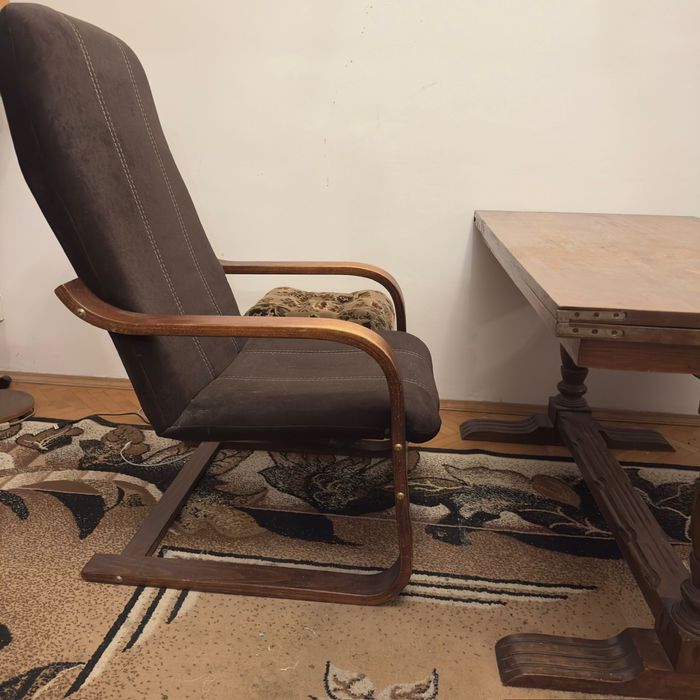 Stol i fotele za darmo