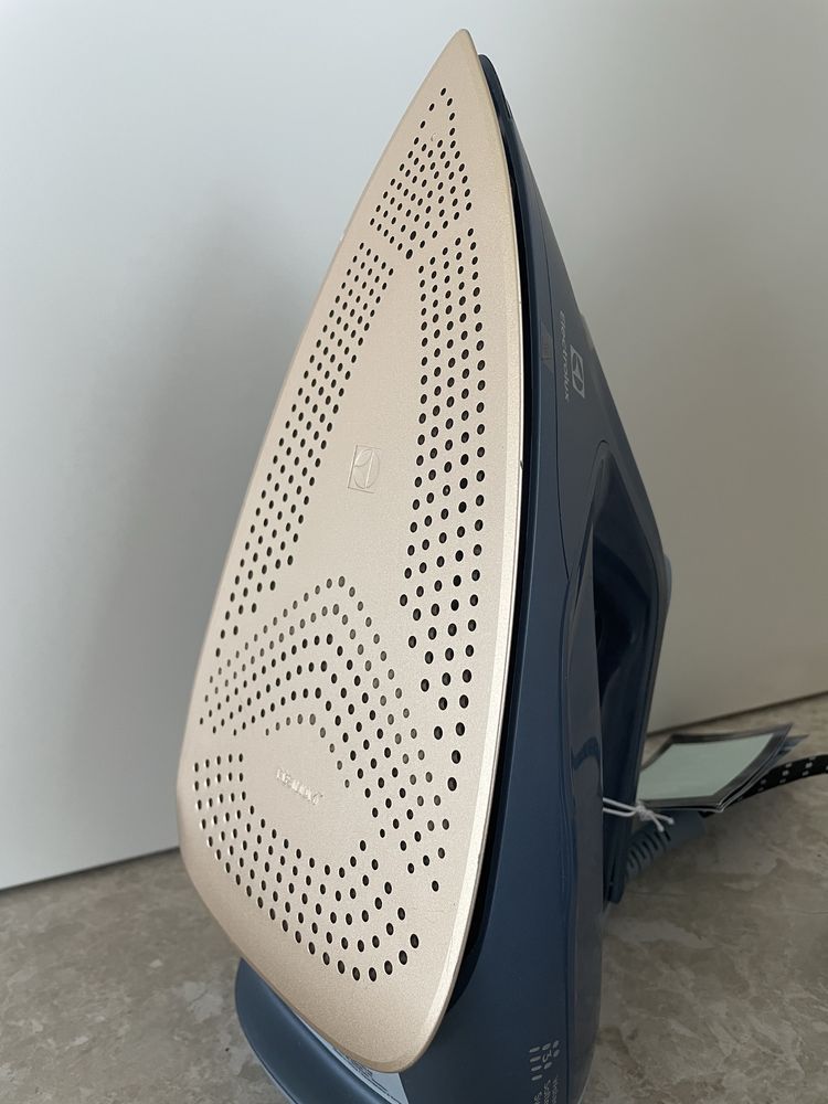 Żelazko Parowe ELECTROLUX E8SI1-6DBM Resilium 240g/min