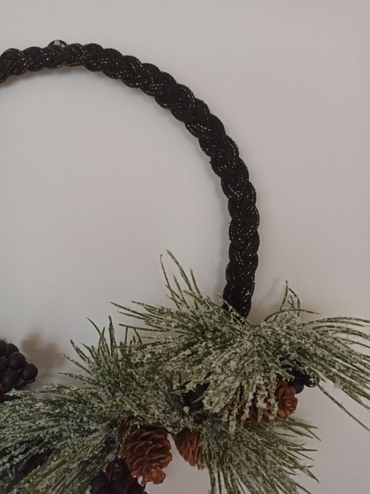 Makramowy świąteczny wianek czarny wieniec na święta duży