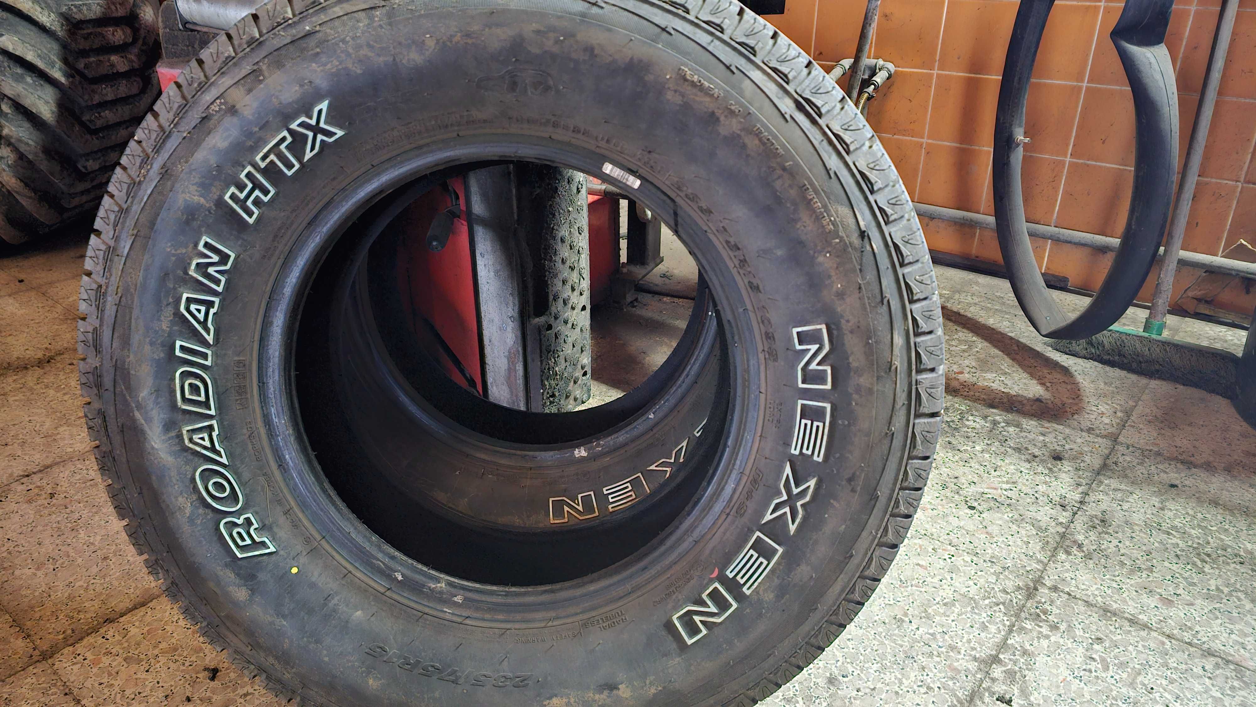 Pneus 235/75R15 Nexen