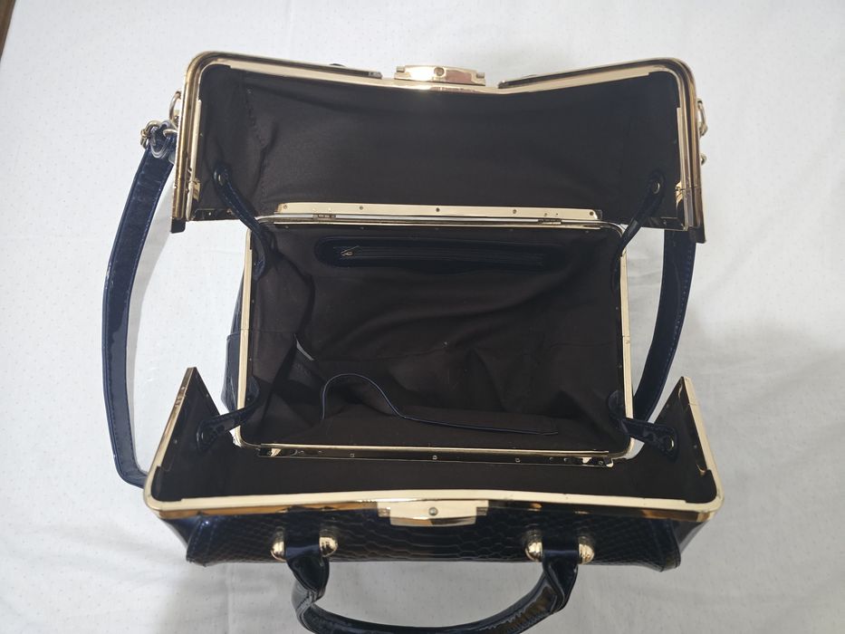 Frasqueira tipo mala usada é ótimo estado!