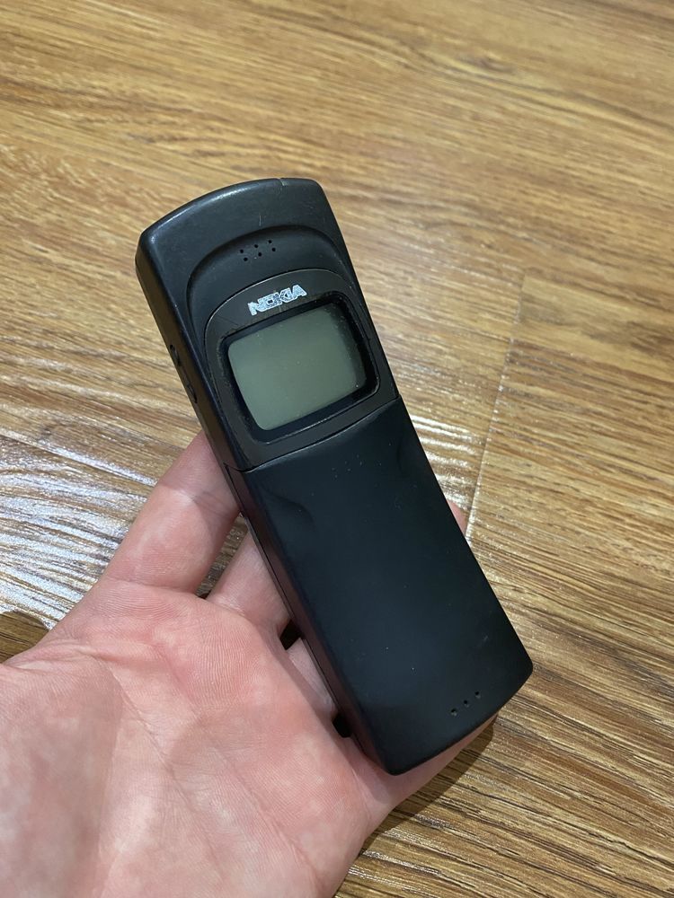 Nokia 8110 из фильма Матрица, банан