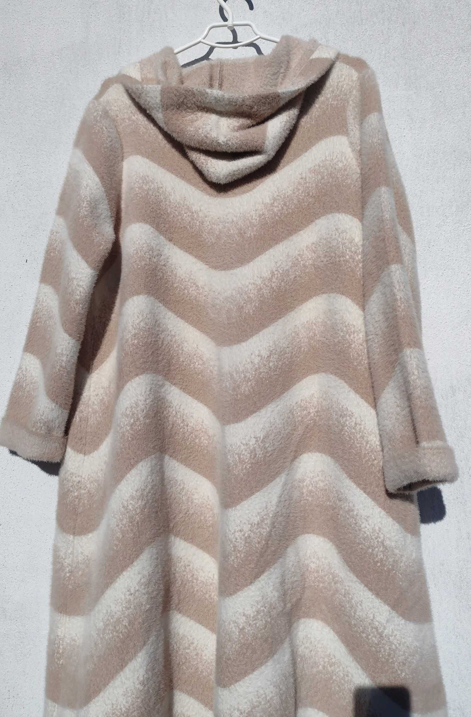 Шикарное очень мягенькое альпаки пухнастое пальто Турция L XL