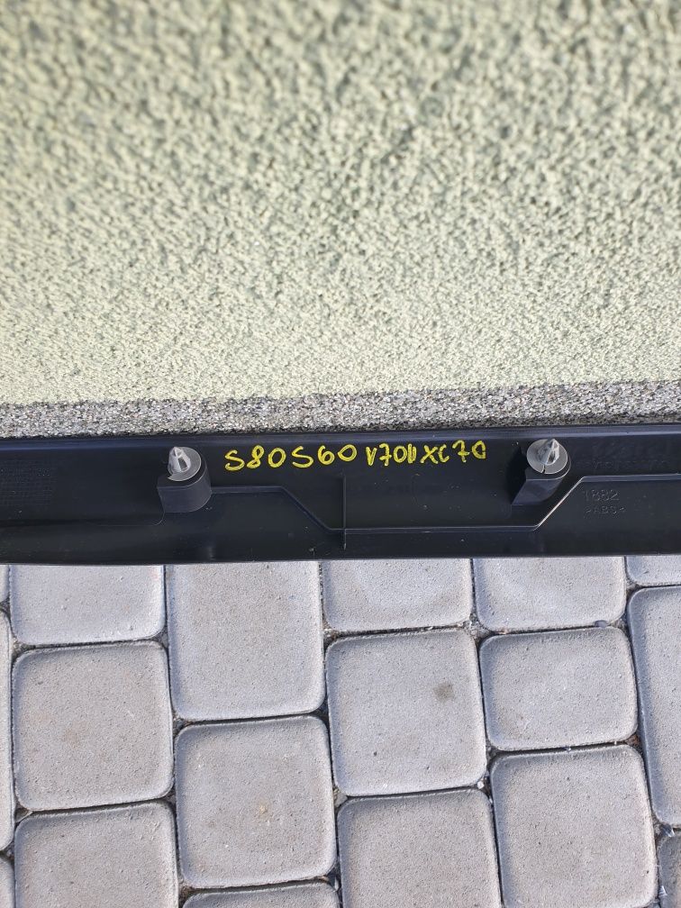 listwa progu przedniego prawego volvo S80 S60 V70IIXC70