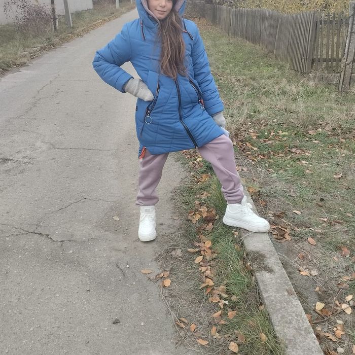 Тепле пальто на дівчинку