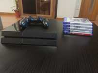 Vendo PS4 2TB + comando + 4 jogos