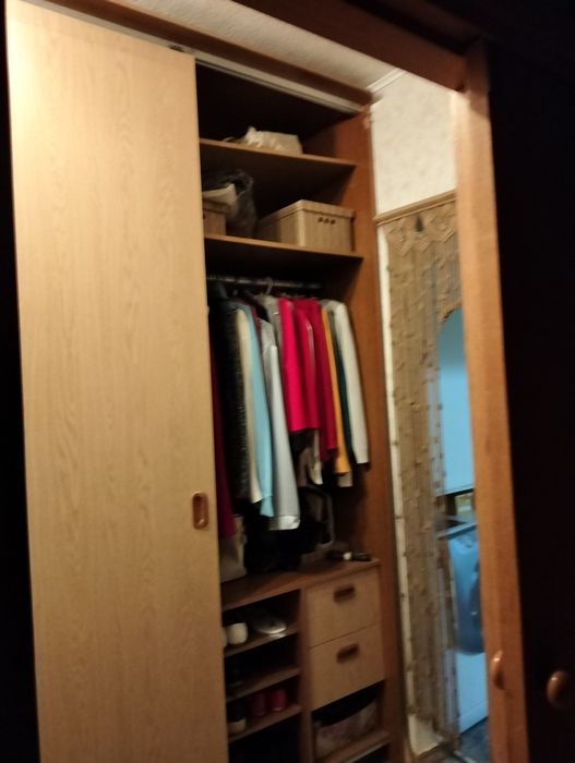 Продам шкаф в коридор