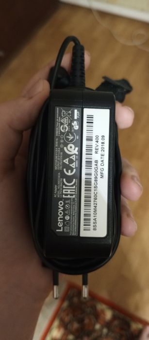 Продаю ноутбук Lenovo ideapad 330-15ikb з розбитим екраном