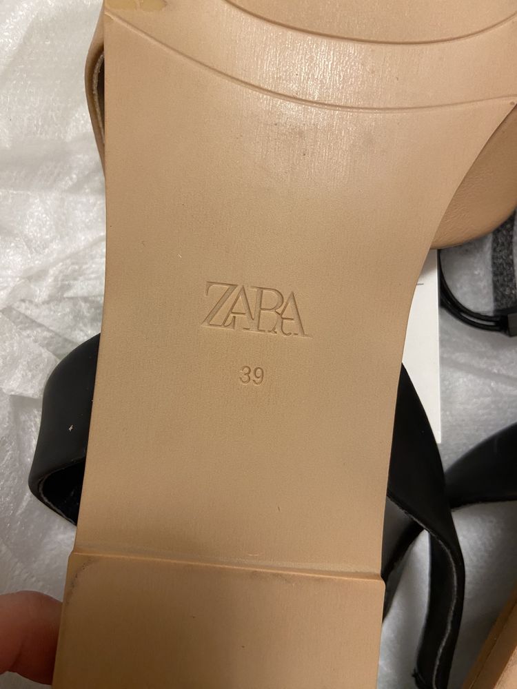 Взуття ZARA