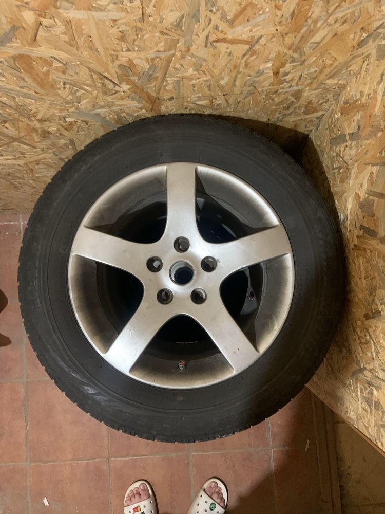 Диски колеса r16 5 114.3 с зимней резиной 215/60