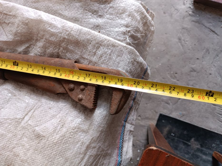 Продам газовый ключ,напильники кому интересно звоните