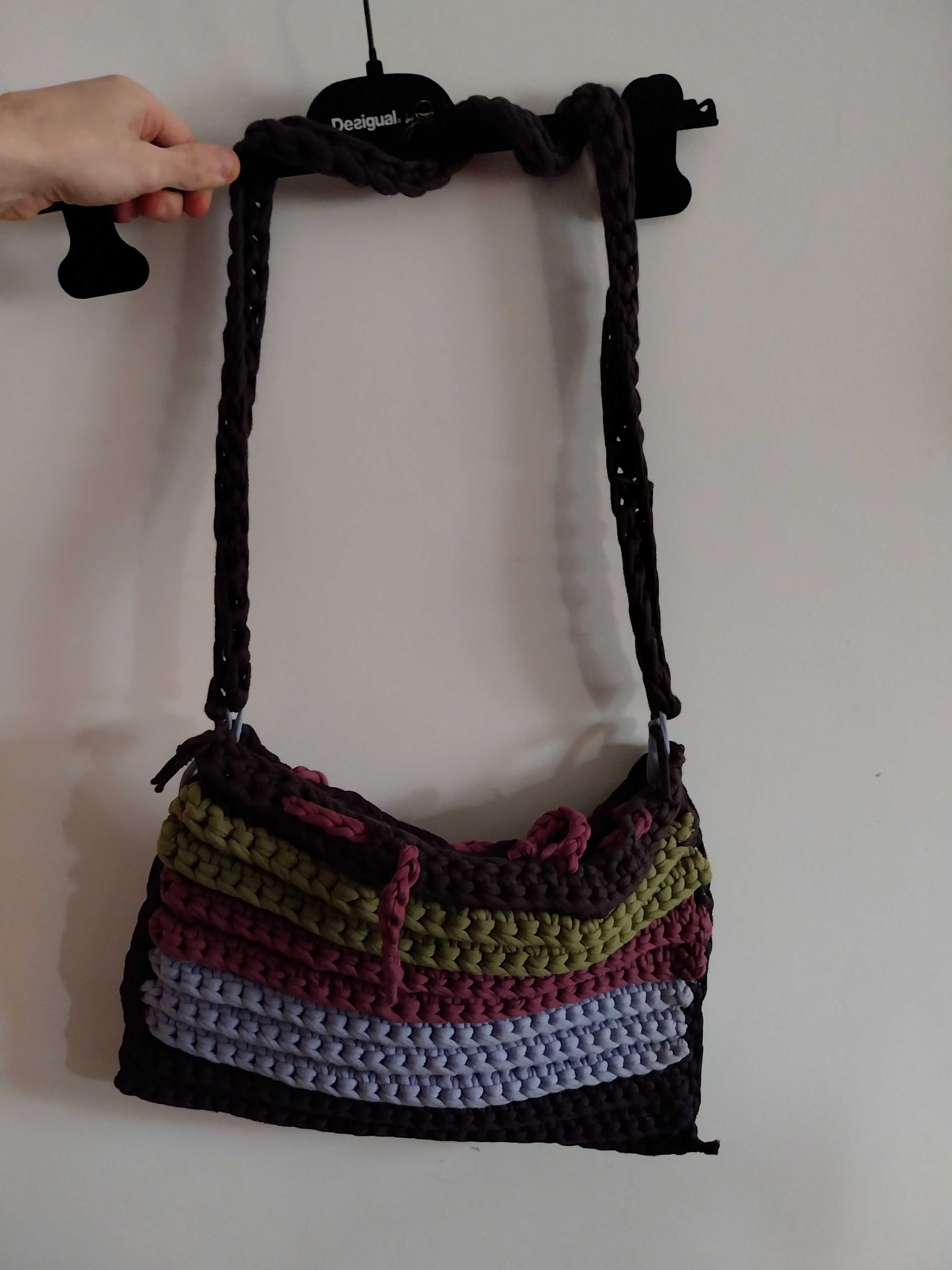 Mala em macramé, várias cores