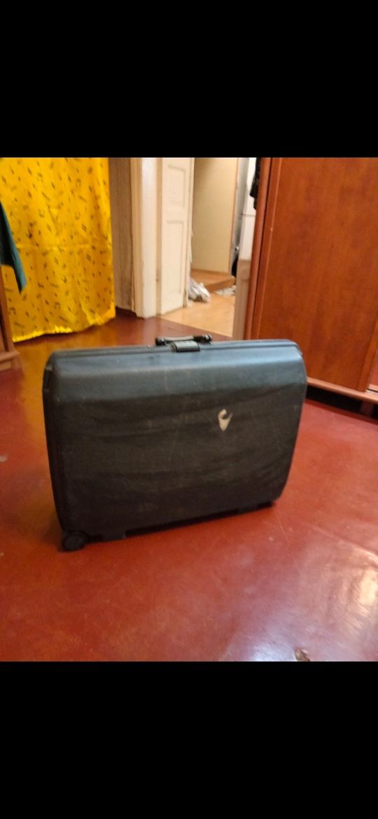 Портфели рюкзаки / чемоданы
