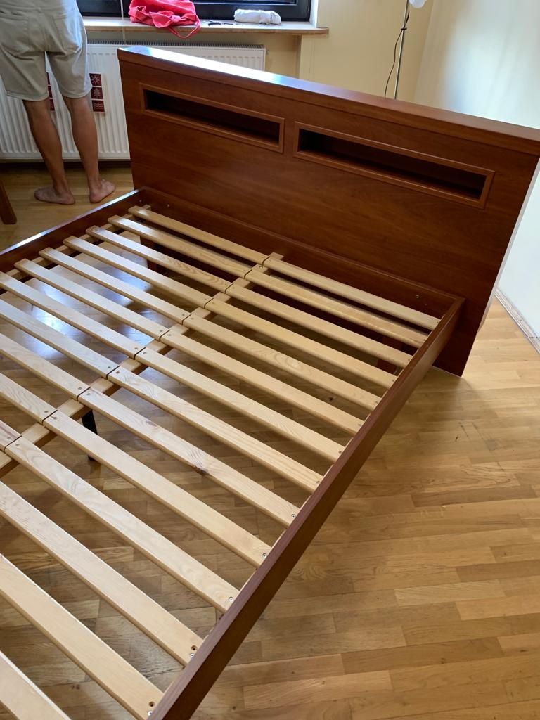 Łóżko drewniane ciemna wisnia