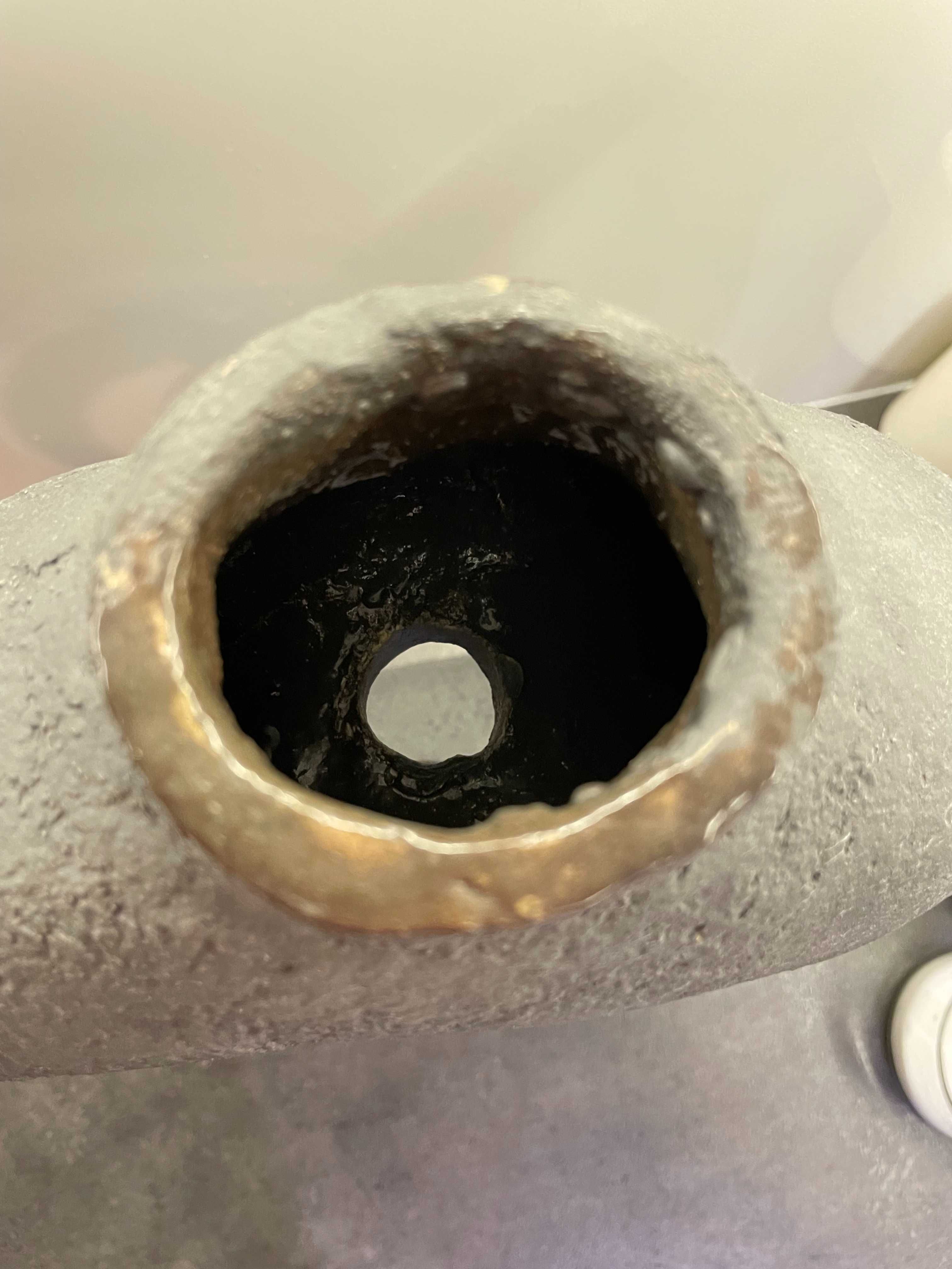 Nowoczesny ręcznie wykonany wazon ceramiczny