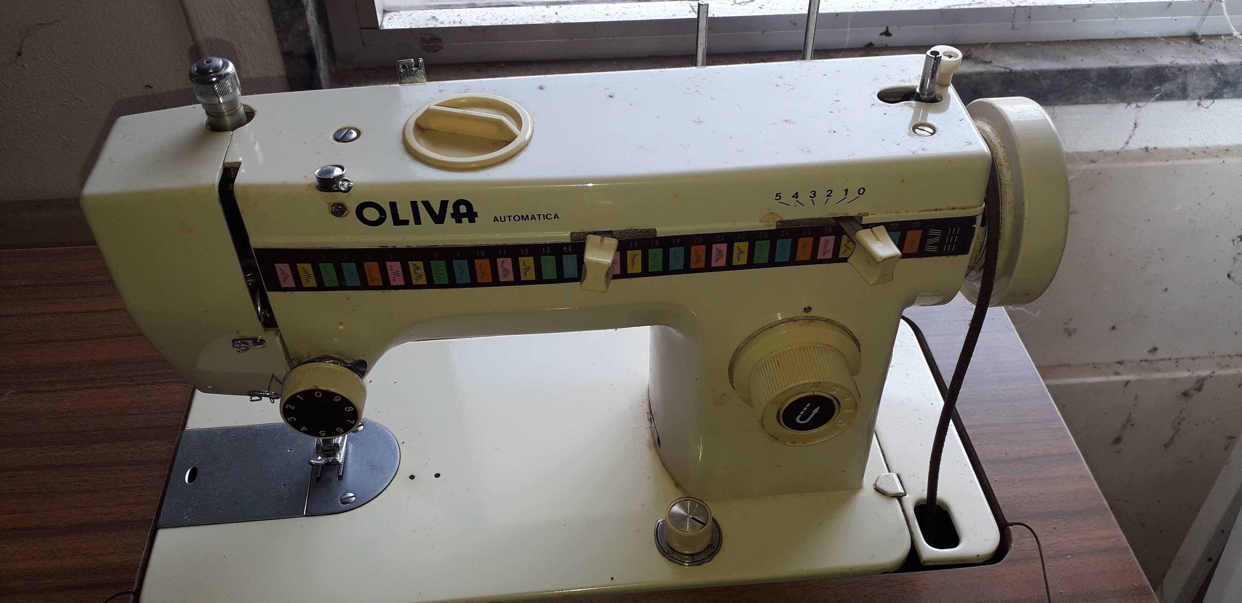 Maquina costura oliva