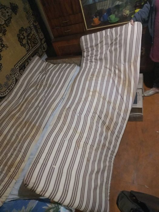 Матраци 2 шт продам по 150