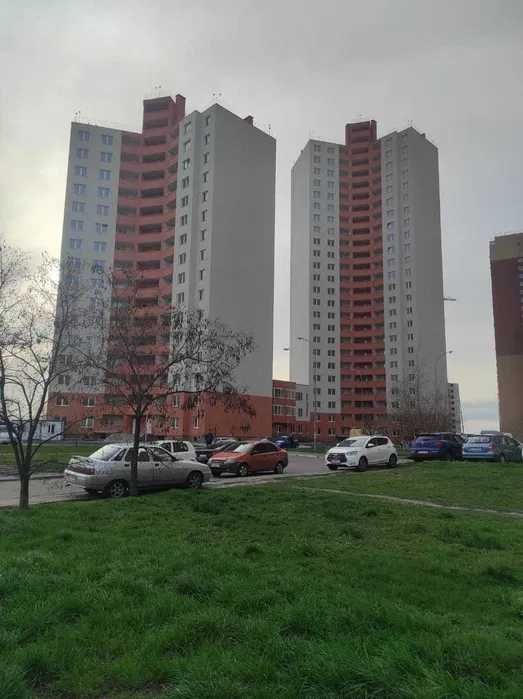 3-х кімнатна Милославська 18  (81,8 м²)