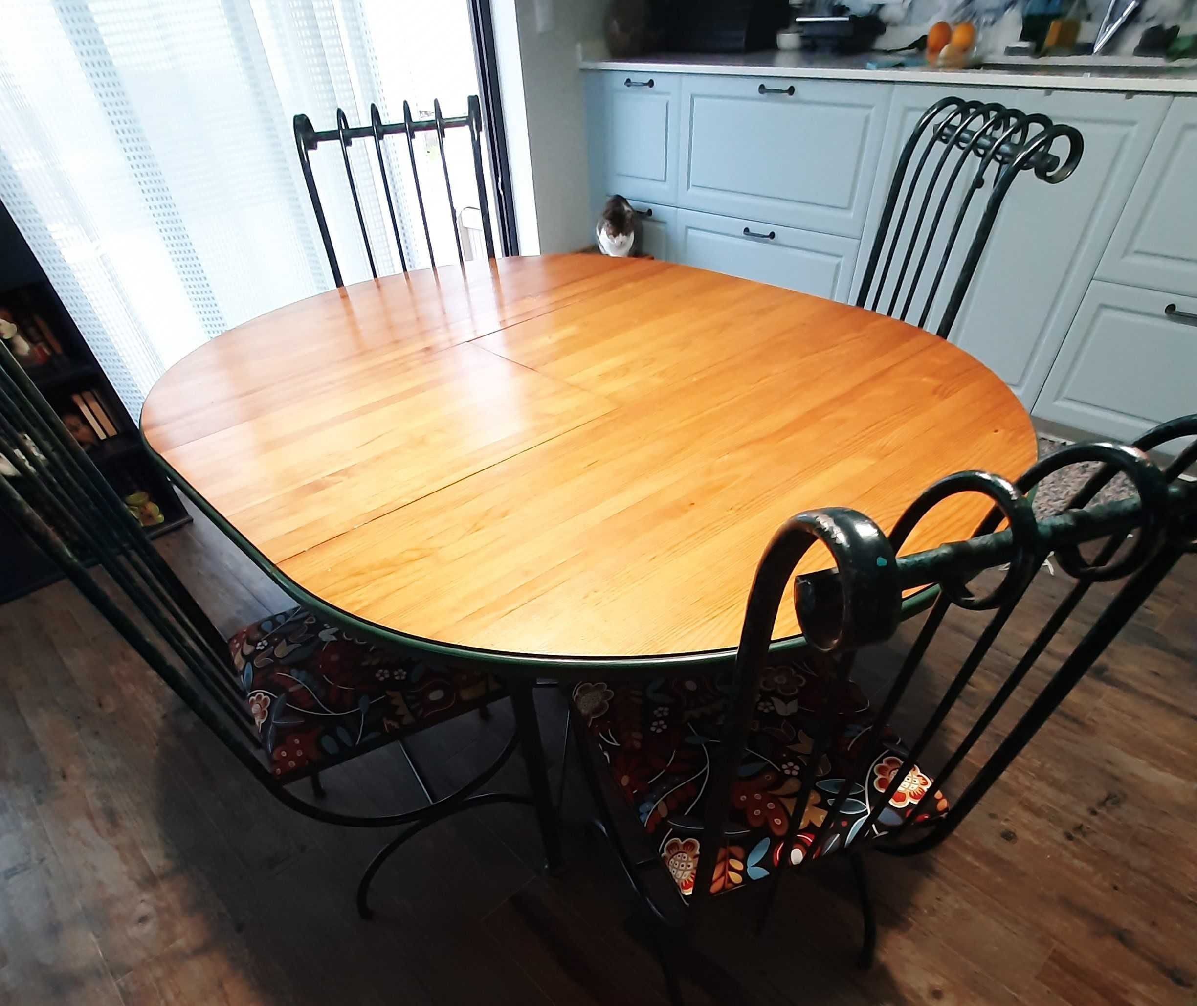 Mesa de madeira maciça e 6 cadeiras