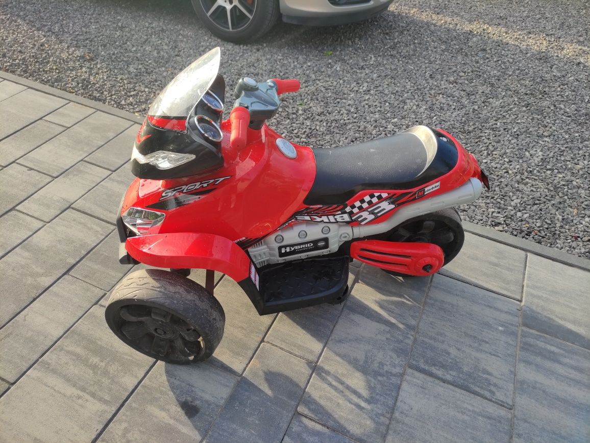 Motorek dziecięcy na akumulator.