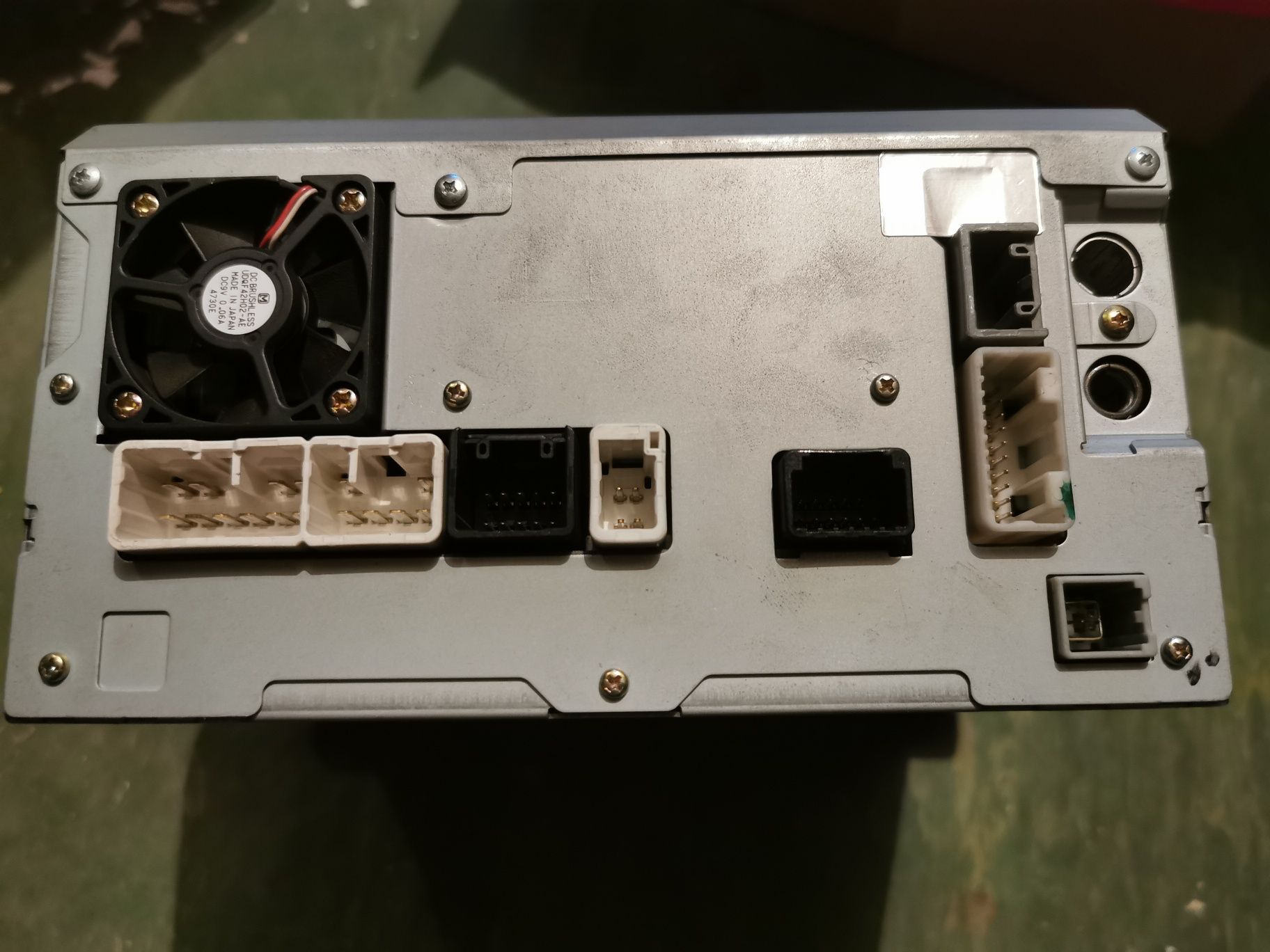 Radio/ panel nawigacji - oryginalne - Toyota Rav 4 II